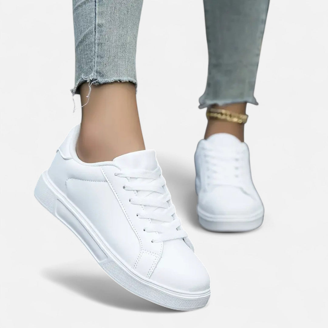 Women’s Low-Top Lace-Up Skate Shoes