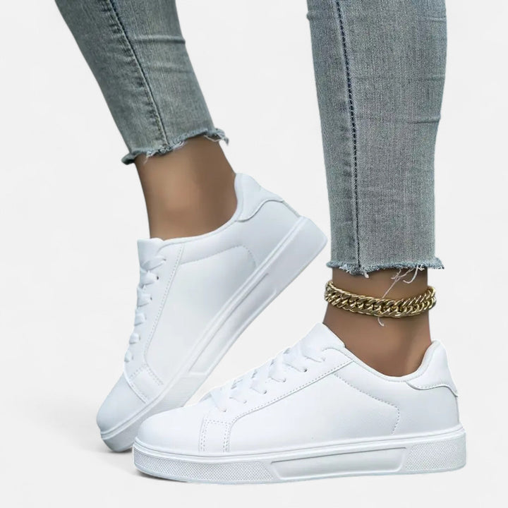 Women’s Low-Top Lace-Up Skate Shoes