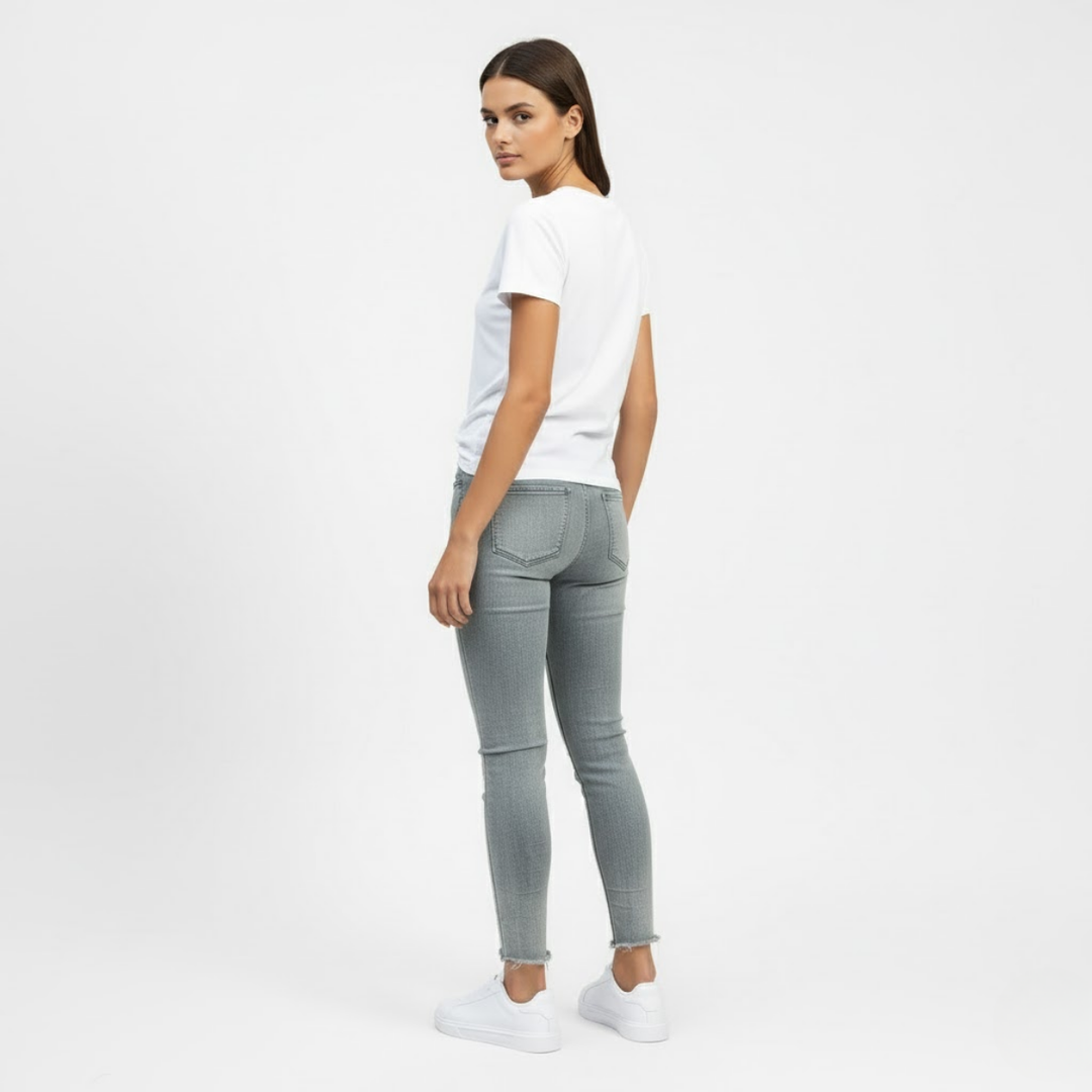 Women’s Low-Top Lace-Up Skate Shoes