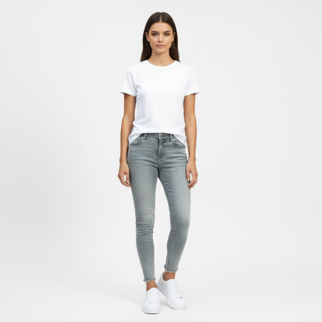 Women’s Low-Top Lace-Up Skate Shoes